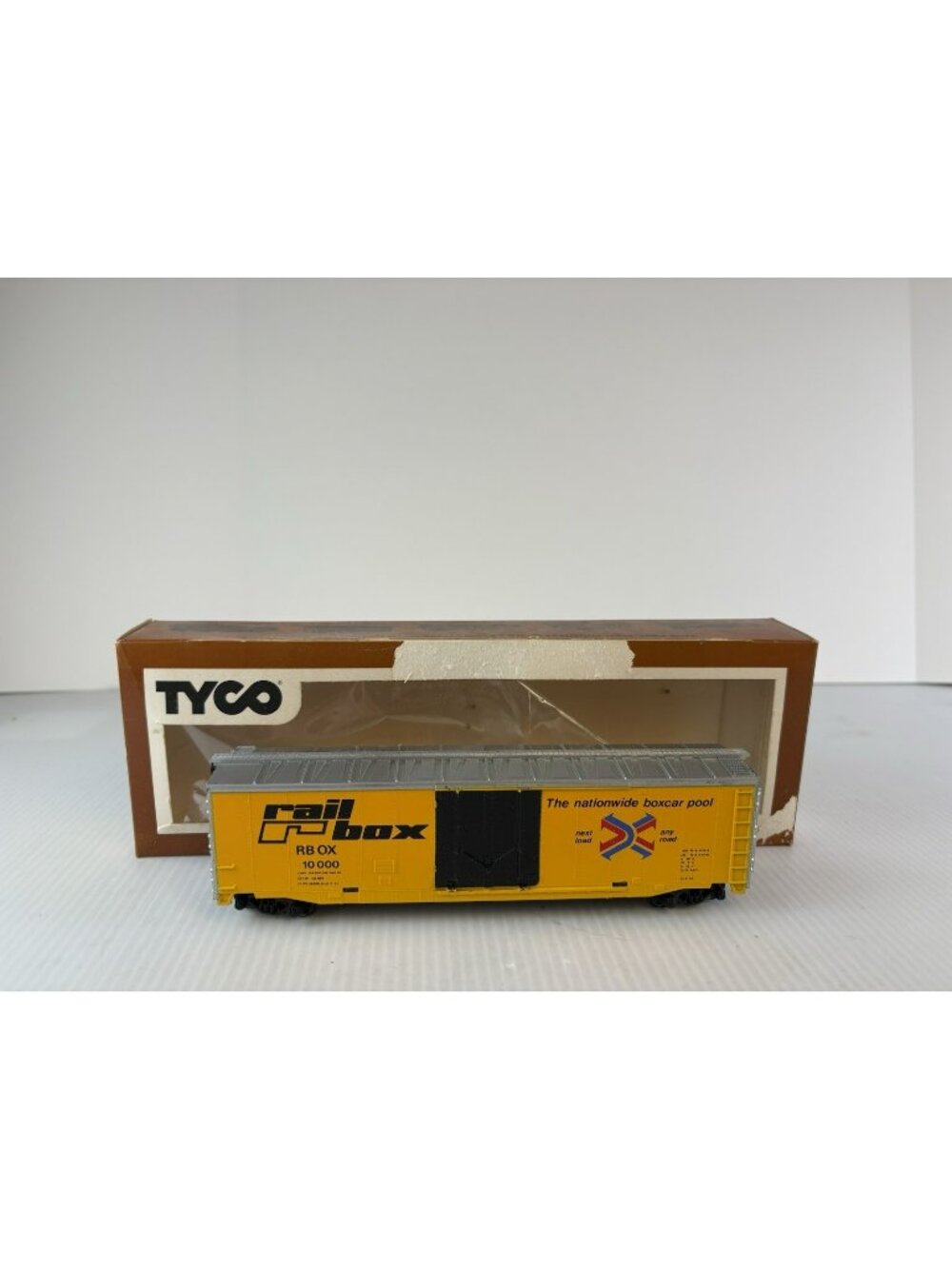 VTG HO Tyco 365-F 50' Billboard Box Car Railbox RBOX 10000 Great w/ box wear